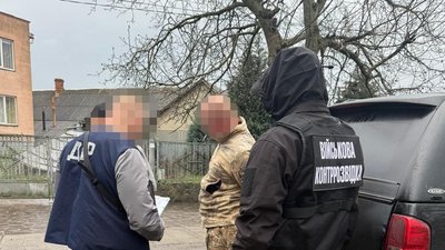 На Закарпатті судитимуть військового посадовця за вимагання хабарів у підлеглих
