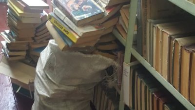 У громаді на Полтавщині на макулатуру збирають книги російських авторів: скільки принесли У громаді на Полтавщині на макулатуру збирають книги російських авторів: скільки принесли