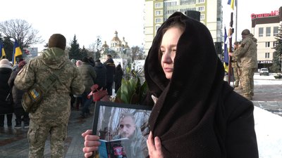 "Не знаю як ми будемо без нього": у Рівному попрощалися із військовим та поетом Максимом Кривцовим "Не знаю як ми будемо без нього": у Рівному попрощалися із військовим та поетом Максимом Кривцовим