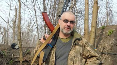 До війни викладав у школі для незрячих дітей. У Слов'янську поховали загиблого захисника Романа Марка