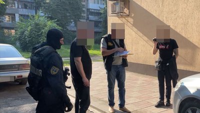 Ошукували громадян ЄС. На Дніпропетровщині затримали шахраїв, які налагодили діяльність сall-центрів