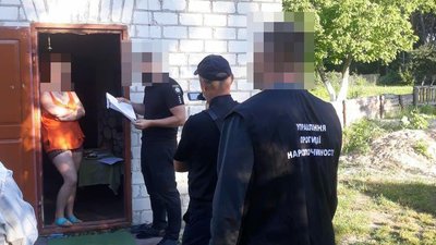 У трьох волинян вилучили арбалет, наркотики та боєприпаси У трьох волинян вилучили арбалет, наркотики та боєприпаси