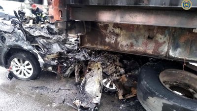 На Черкащині під причеп вантажівки влетів легковик. Є загиблі