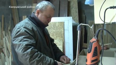 Атовець Олександр Рожанський реабілітовується після війни роботою по дереву