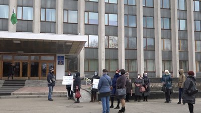 Сновську гімназію поки не закриватимуть