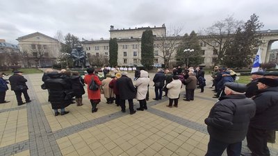 У Тернополі біля пам'ятника Тарасові Шевченку читали вірші