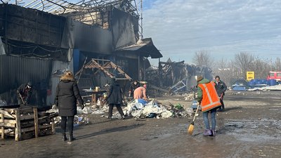 "Вчора було все, сьогодні вже нічого". На Миколаївщині ліквідують наслідки обстрілу "Вчора було все, сьогодні вже нічого". На Миколаївщині ліквідують наслідки обстрілу