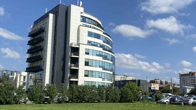 Будівля офісного центру на вулиці Степана Бандери