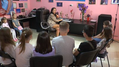 В Івано-Франківську дітей військових та переселенців безкоштовно навчають вокалу