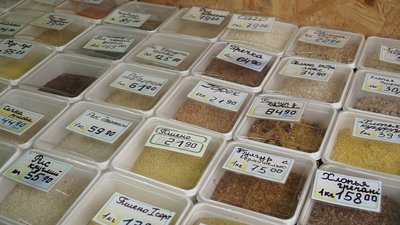 Гречка дешевшає: скільки коштують крупи та макарони на ринку у Чернігові