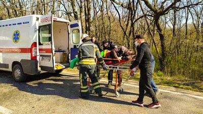 У Кіровоградскій області під час аварії травмувалися троє людей У Кіровоградскій області під час аварії травмувалися троє людей