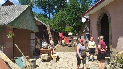 Зруйновані/підтоплені будинки: жителі Білих Ослав рахують збитки від стихії Зруйновані/підтоплені будинки: жителі Білих Ослав рахують збитки від стихії