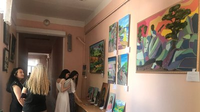 У Тернополі відкрили благодійну виставку-аукціон живописних робіт