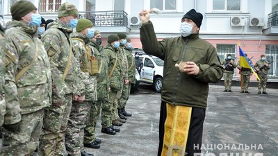 Полтавських поліцейських відправили на схід України Полтавських поліцейських відправили на схід України