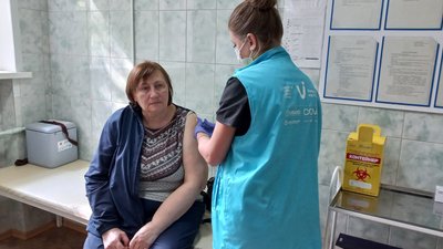 Щеплення бустерною дозою вакцини від Covid-19: скільки людей імунізувалися на Полтавщині