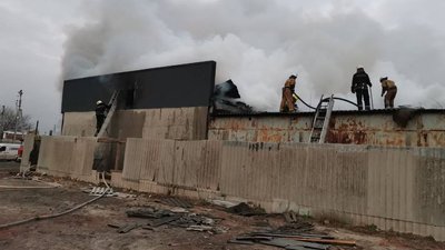 У Харківському районі горіла будівля товарного складу У Харківському районі горіла будівля товарного складу