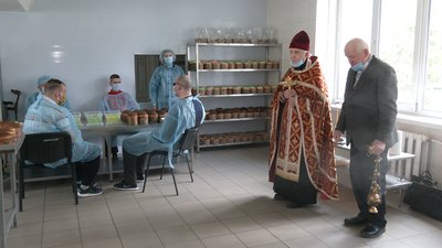 Допомагали поранені: тисячу пасок для воїнів на Схід спекли у госпіталі на Рівненщині Допомагали поранені: тисячу пасок для воїнів на Схід спекли у госпіталі на Рівненщині