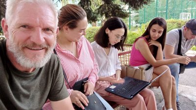 "Йой" у Дніпрі можуть відвідувати як переселенці, так й місцеві "Йой" у Дніпрі можуть відвідувати як переселенці, так й місцеві