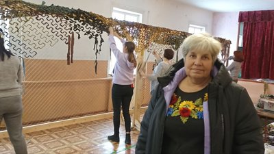 Сітки та кікімори: як волонтери Радомишля на Житомирщині допомагають військовим ЗСУ Сітки та кікімори: як волонтери Радомишля на Житомирщині допомагають військовим ЗСУ