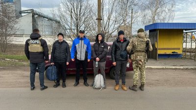 Планували потрапити до Молдови: на Одещині затримали водія з трьома пасажирами