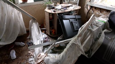 Тікали від обстрілів – потрапили під авіаудар. Як живуть люди після авіаударів по селу Іванівка на Чернігівщині Тікали від обстрілів – потрапили під авіаудар. Як живуть люди після авіаударів по селу Іванівка на Чернігівщині