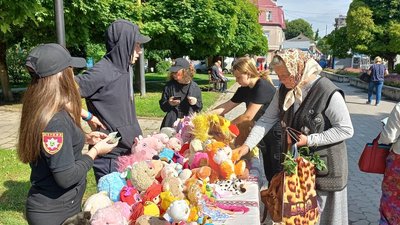 На Тернопільщині відбувся благодійний ярмарок "Діти для ЗСУ" На Тернопільщині відбувся благодійний ярмарок "Діти для ЗСУ"