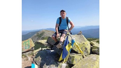 "Він був справжнім другом". В Івано-Франківську попрощалися із загиблим бійцем Володимиром Ємельяновим