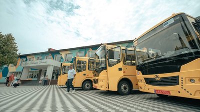 Шкільні автобуси