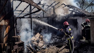 Рятувальники ліквідували три пожежі у господарчих спорудах на Хмельниччині Рятувальники ліквідували три пожежі у господарчих спорудах на Хмельниччині