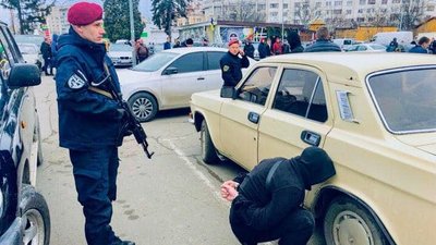 На Прикарпатті впіймали групу чоловіків, які обкрадали квартири у трьох областях На Прикарпатті впіймали групу чоловіків, які обкрадали квартири у трьох областях