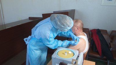Дніпропетровщина: як проходить вакцинація від коронавірусу людей, старших за 65 років