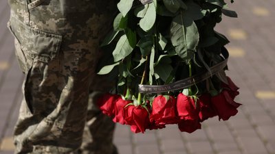 У Чернівцях прощаються з полеглим військовим Слюсаром