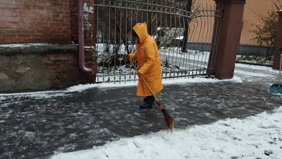 "Навантаження велике": у Полтаві не вистачає двірників "Навантаження велике": у Полтаві не вистачає двірників