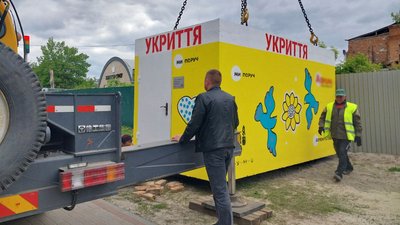 Одесити встановили у Сумах вуличні укриття: де розміщені Одесити встановили у Сумах вуличні укриття: де розміщені