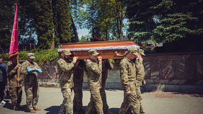 У Тернополі попрощалися із бійцем Валентином Крулевським У Тернополі попрощалися із бійцем Валентином Крулевським