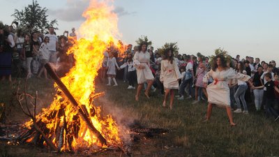 Вінки, багаття, УПЦ. Які купальські обряди збереглися з часів Дажбога та що про це думає церква Вінки, багаття, УПЦ. Які купальські обряди збереглися з часів Дажбога та що про це думає церква