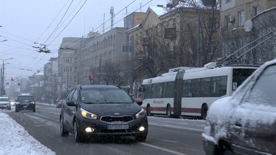 80% місячної норми опадів, 38 ДТП і замети в мікрорайонах: як Прикарпаття справляється з негодою 80% місячної норми опадів, 38 ДТП і замети в мікрорайонах: як Прикарпаття справляється з негодою