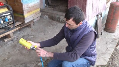 Майструють буржуйки та сушать овочі на супи: історія родини Касьянових з Хмельниччини, яка допомагає військовим Майструють буржуйки та сушать овочі на супи: історія родини Касьянових з Хмельниччини, яка допомагає військовим