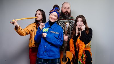 Alina Pash: "На День Перемоги України я сидітиму за столом і співатиму три дні співанки" Alina Pash: "На День Перемоги України я сидітиму за столом і співатиму три дні співанки"