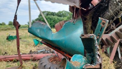 Комбайнера, який підірвався на протитанкових мінах у Сумській області, прооперували