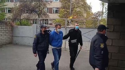 Понад шість годин у суді Кривого Рогу обирають запобіжний захід підозрюваному у нападах з ножем