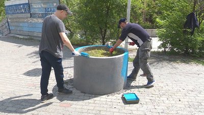 У Дніпрі «ультраси» самотужки наводять лад на бульварі імені тренера «Дніпра» Кучеревського