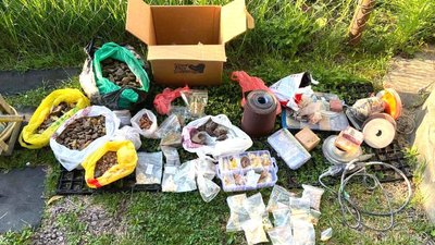 Обшук у Клесові: у жителя Рівненщини вилучили майже 13 кілограмів бурштину