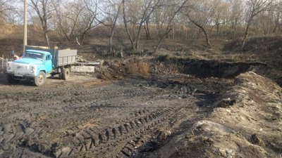 У Кропивницькому працівники комунального підприємства викинули сміття на територію "Фортечних валів"