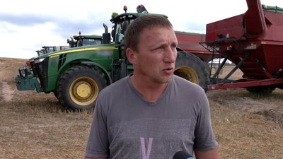 Переповнені минулорічним врожаєм зерносховища на півночі Чернігівщини: як вивезти зерно з-під кордону з РФ Переповнені минулорічним врожаєм зерносховища на півночі Чернігівщини: як вивезти зерно з-під кордону з РФ