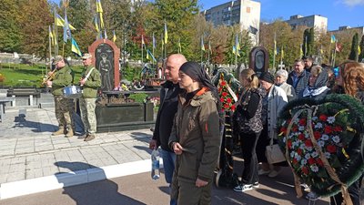 Житомир попрощався із "кіборгом" Володимиром Савицьким та військовим Русланом Форманюком