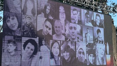 У Кременчуці вшанували пам’ять загиблих в "Амсторі" У Кременчуці вшанували пам’ять загиблих в "Амсторі"