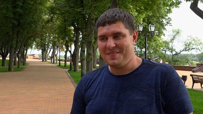 Співає пісні та заробляє гроші для ЗСУ: у Чернігові хлопчик назбирав майже 60 тисяч гривень Співає пісні та заробляє гроші для ЗСУ: у Чернігові хлопчик назбирав майже 60 тисяч гривень