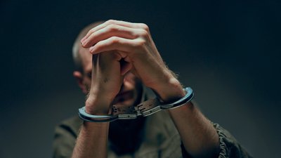 Бив цивільного, стріляв у нього й погрожував убити: на Чернігівщині оголосили про підозру російському військовослужбовцю