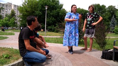 Росіяни забирали техніку і пакували курей у мішки – подружжя переселенців з-під Херсону розповіло про життя в окупації Росіяни забирали техніку і пакували курей у мішки – подружжя переселенців з-під Херсону розповіло про життя в окупації